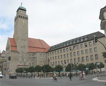 Rathaus Neukölln im Juli 2005